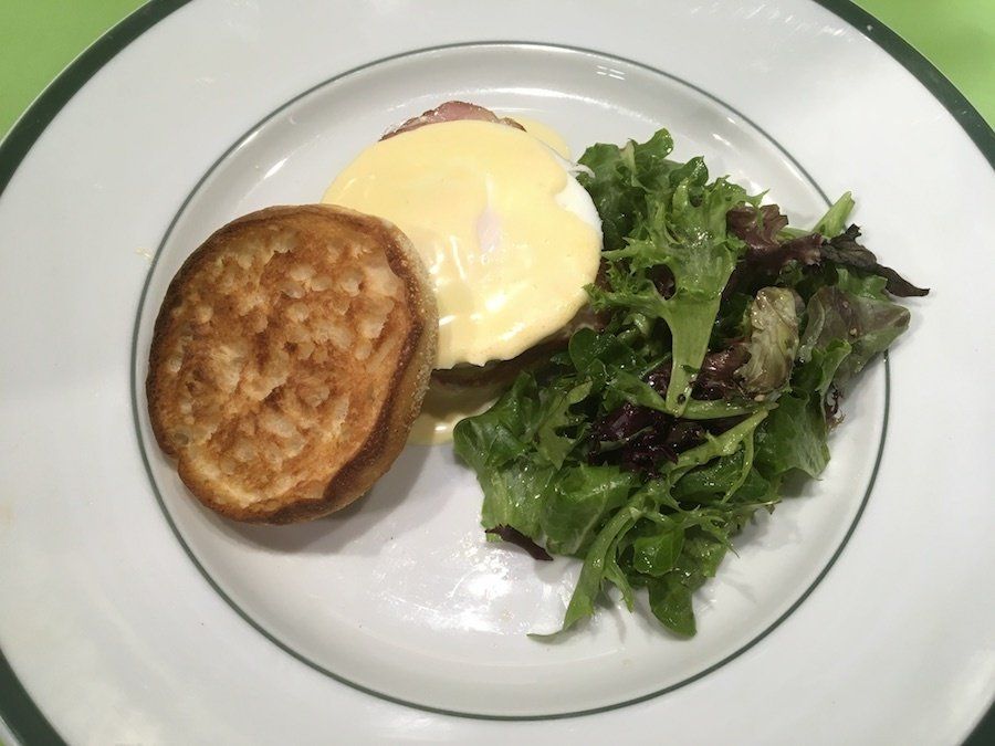 Eggs Benedict (Traditional Style)